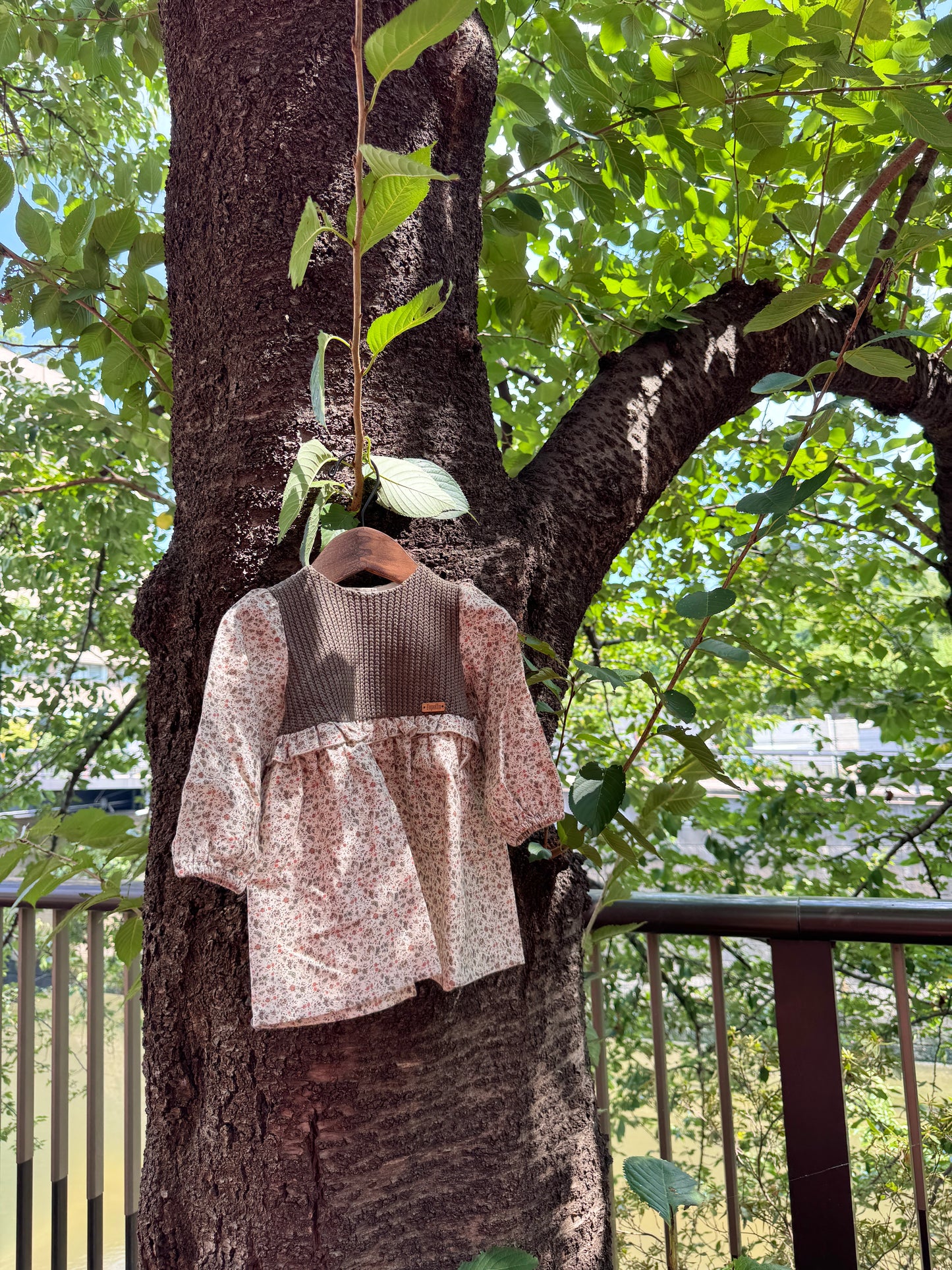 (送料無料)popelin / Floral print dress with knitted yoke