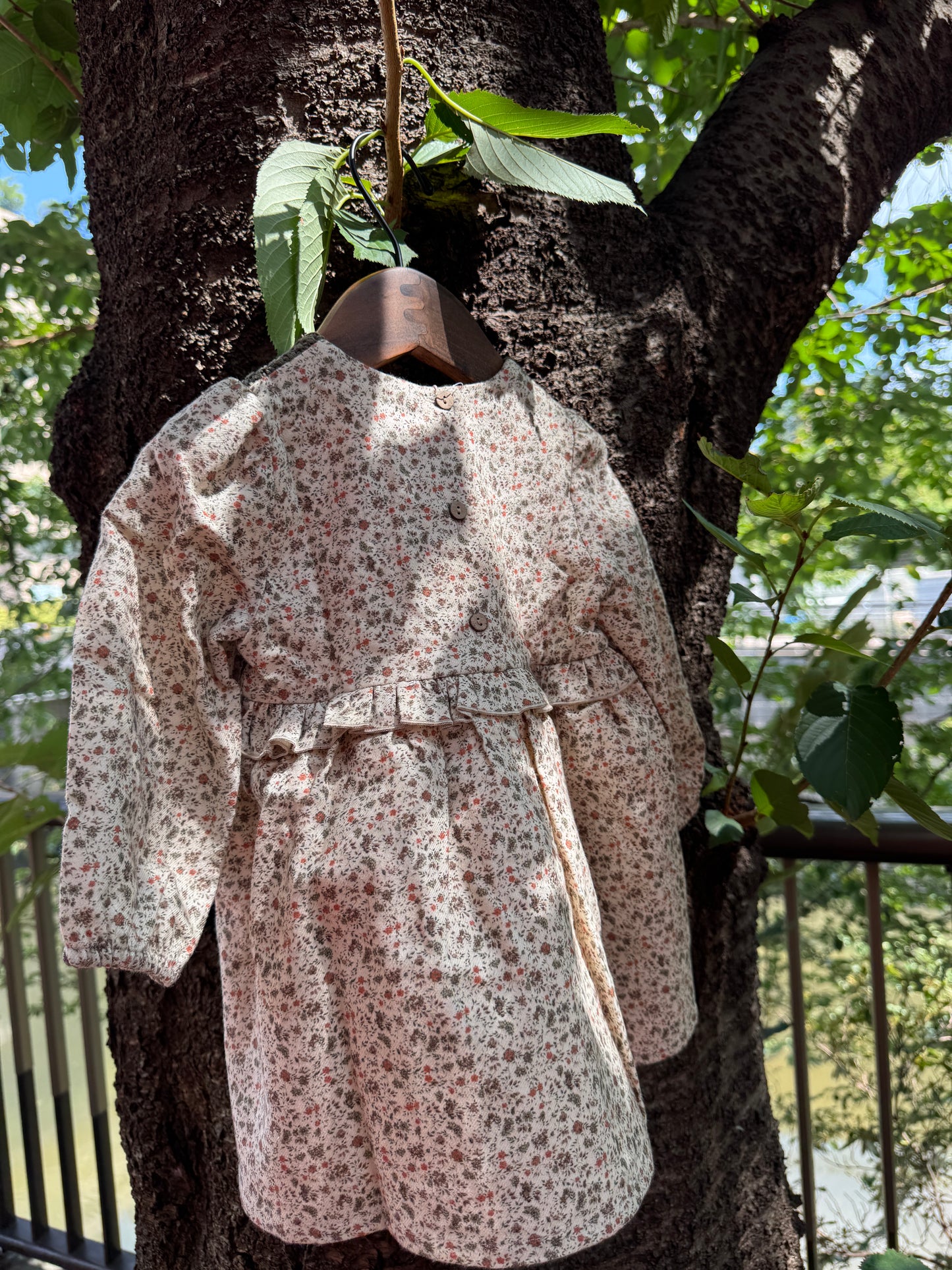 (送料無料)popelin / Floral print dress with knitted yoke