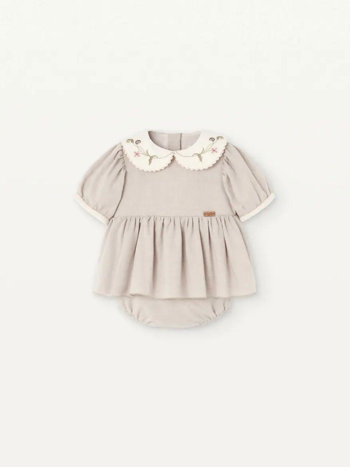 Popelin / Sand romper suit with baby collar