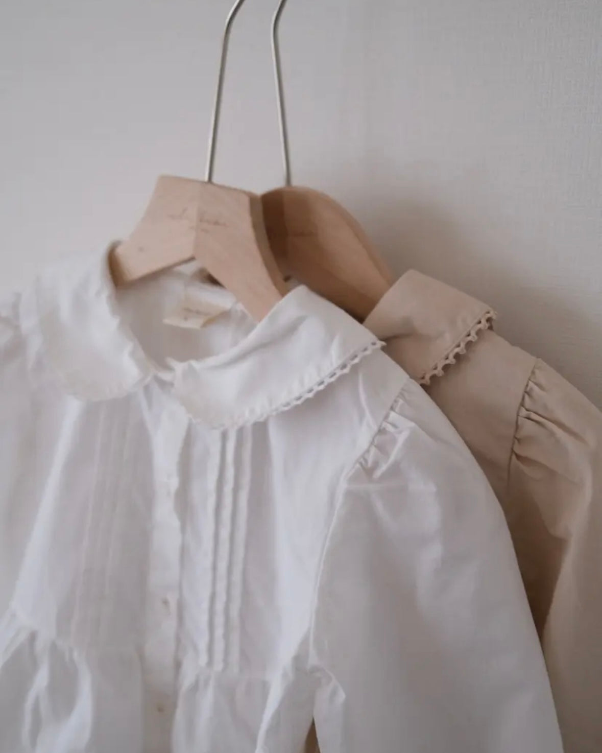 the beige / Pintuck Blouse