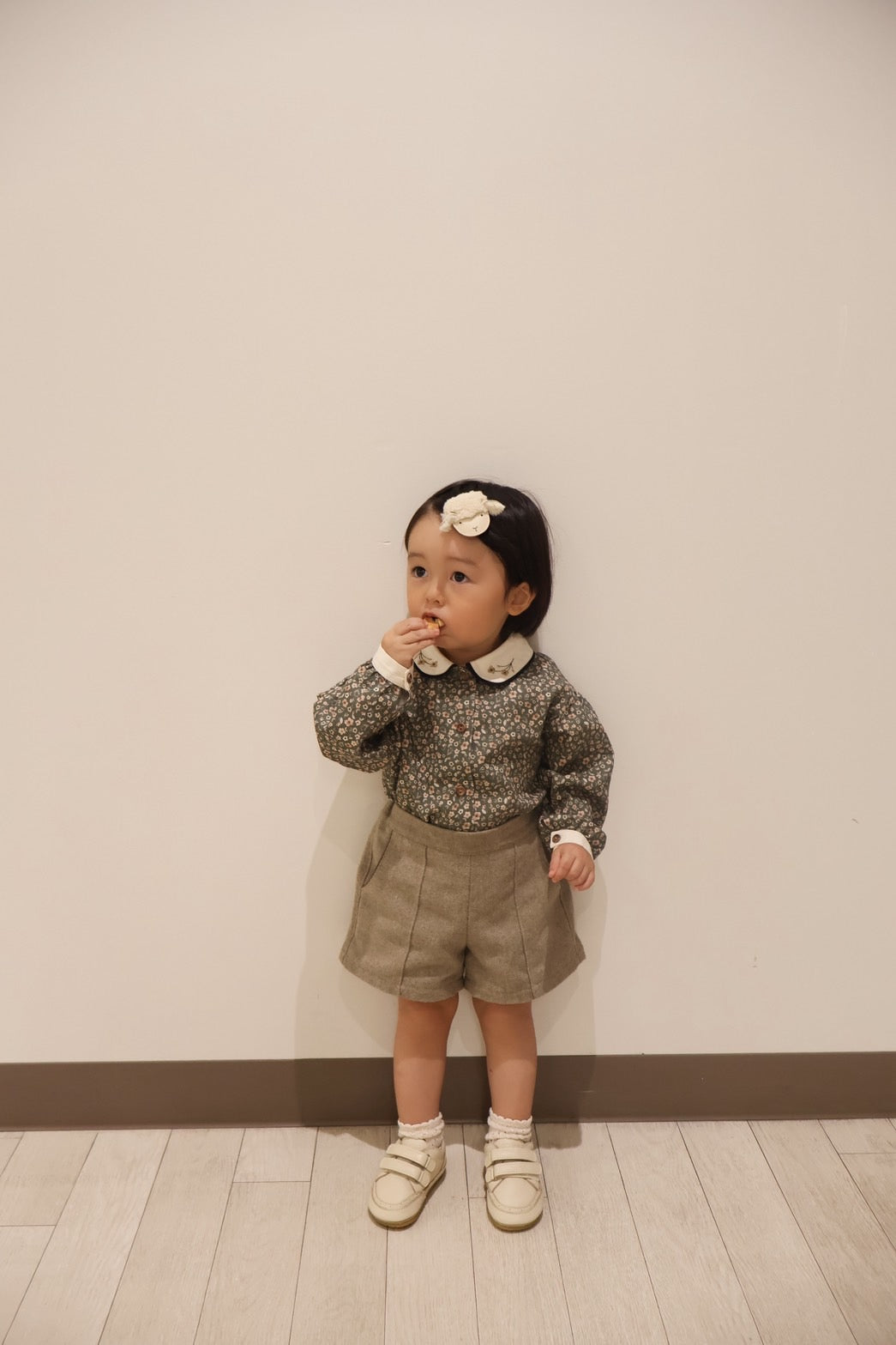 (送料無料)popelin / Green flower print shirt with baby collar and puffed sleeves