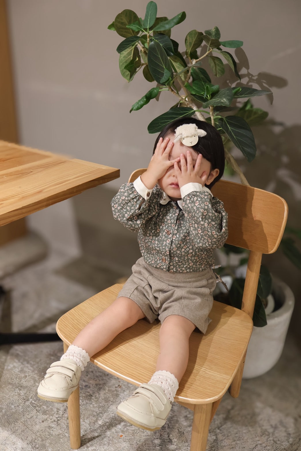 (送料無料)popelin / Green flower print shirt with baby collar and puffed sleeves