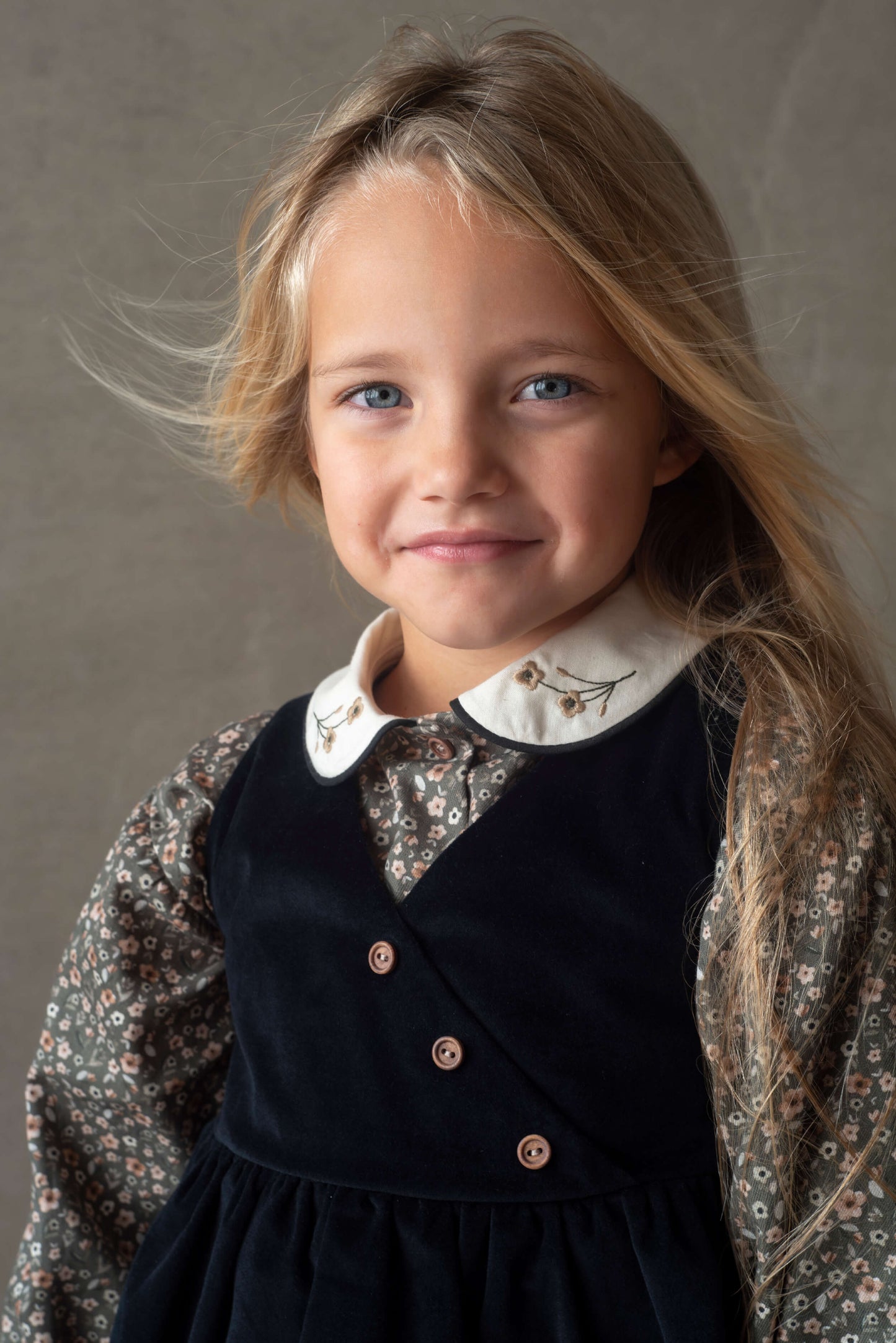 (送料無料)popelin / Green flower print shirt with baby collar and puffed sleeves