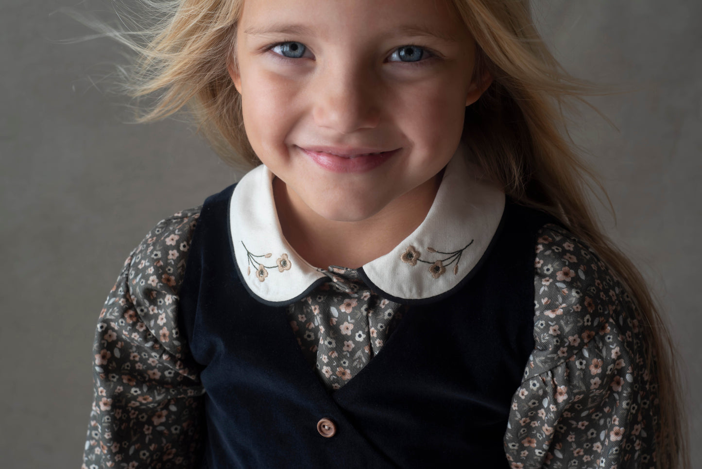 (送料無料)popelin / Green flower print shirt with baby collar and puffed sleeves