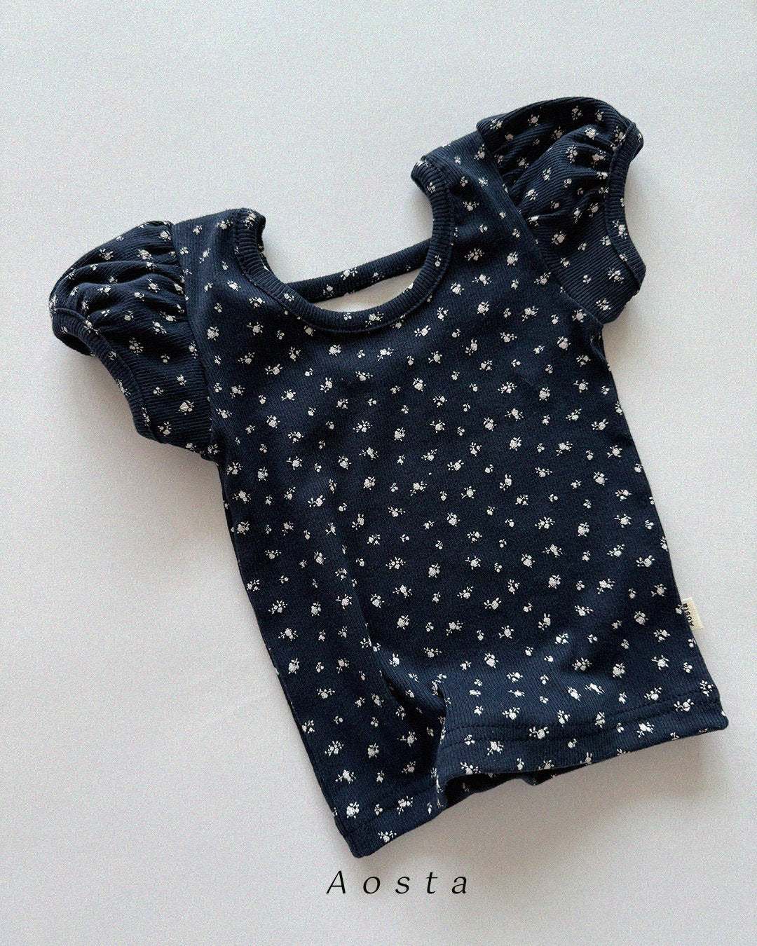 (予約) Aosta / Open Back Puff Blouse