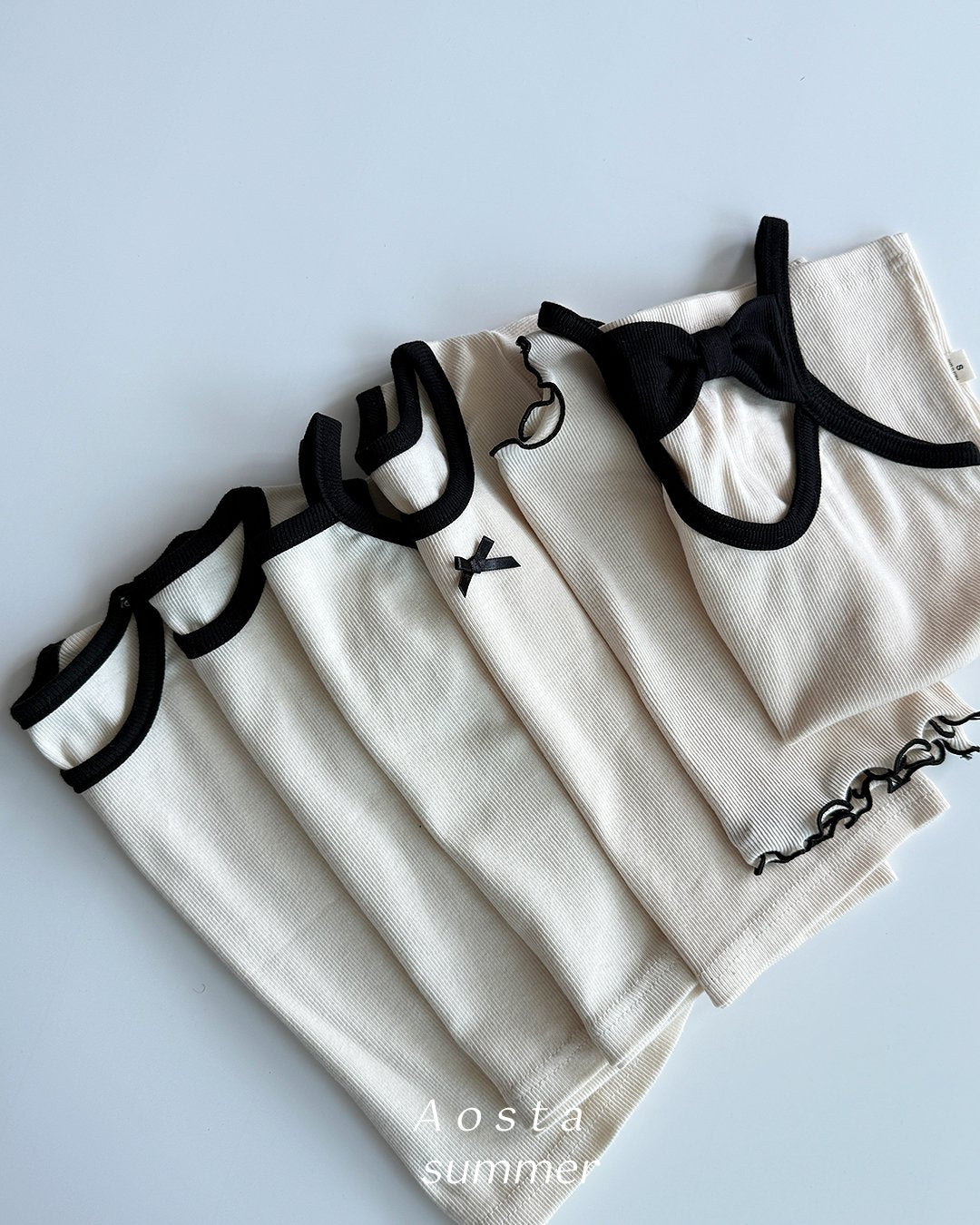 (予約) Aosta / Lip sleeveless T