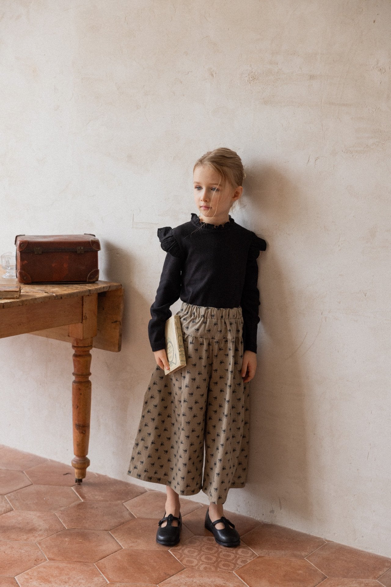 (予約)perro bebe / Laurel T - black