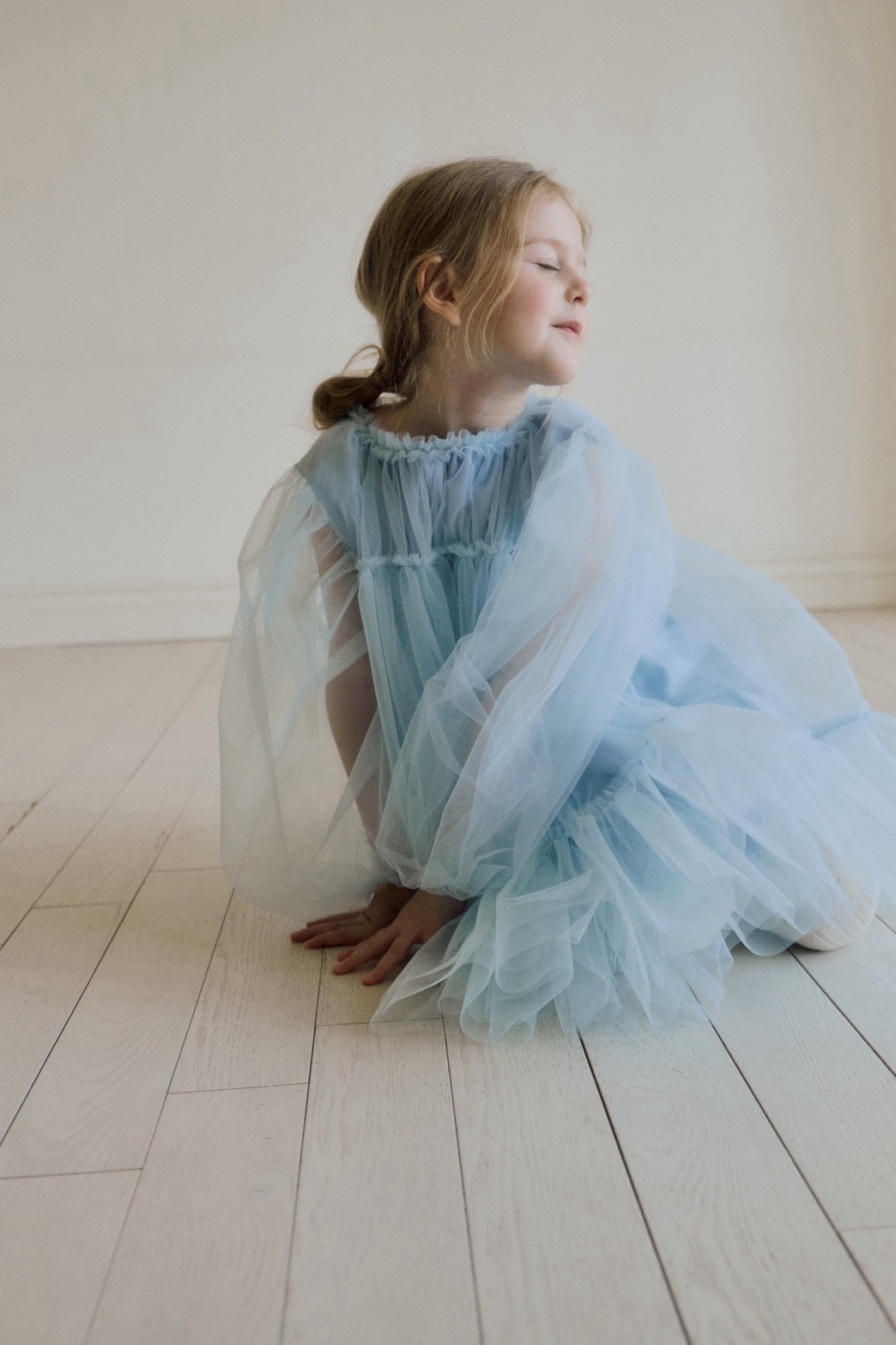 送料無料(予約) inné / Tulle dress - haze blue -