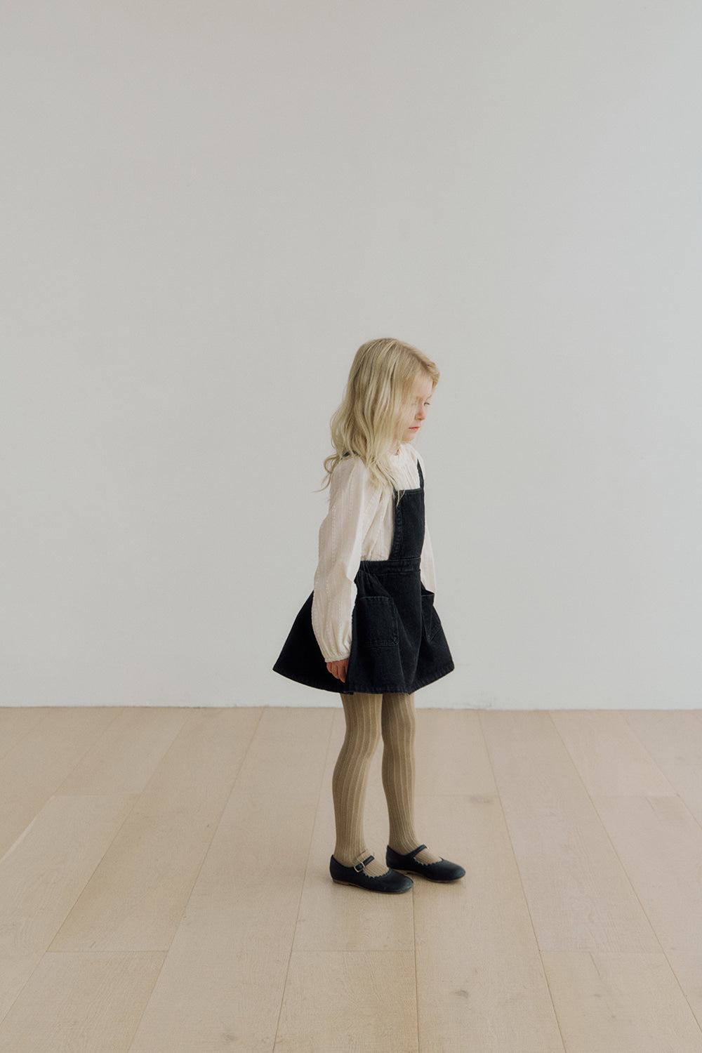 (予約) inné / Lia denim pinafore