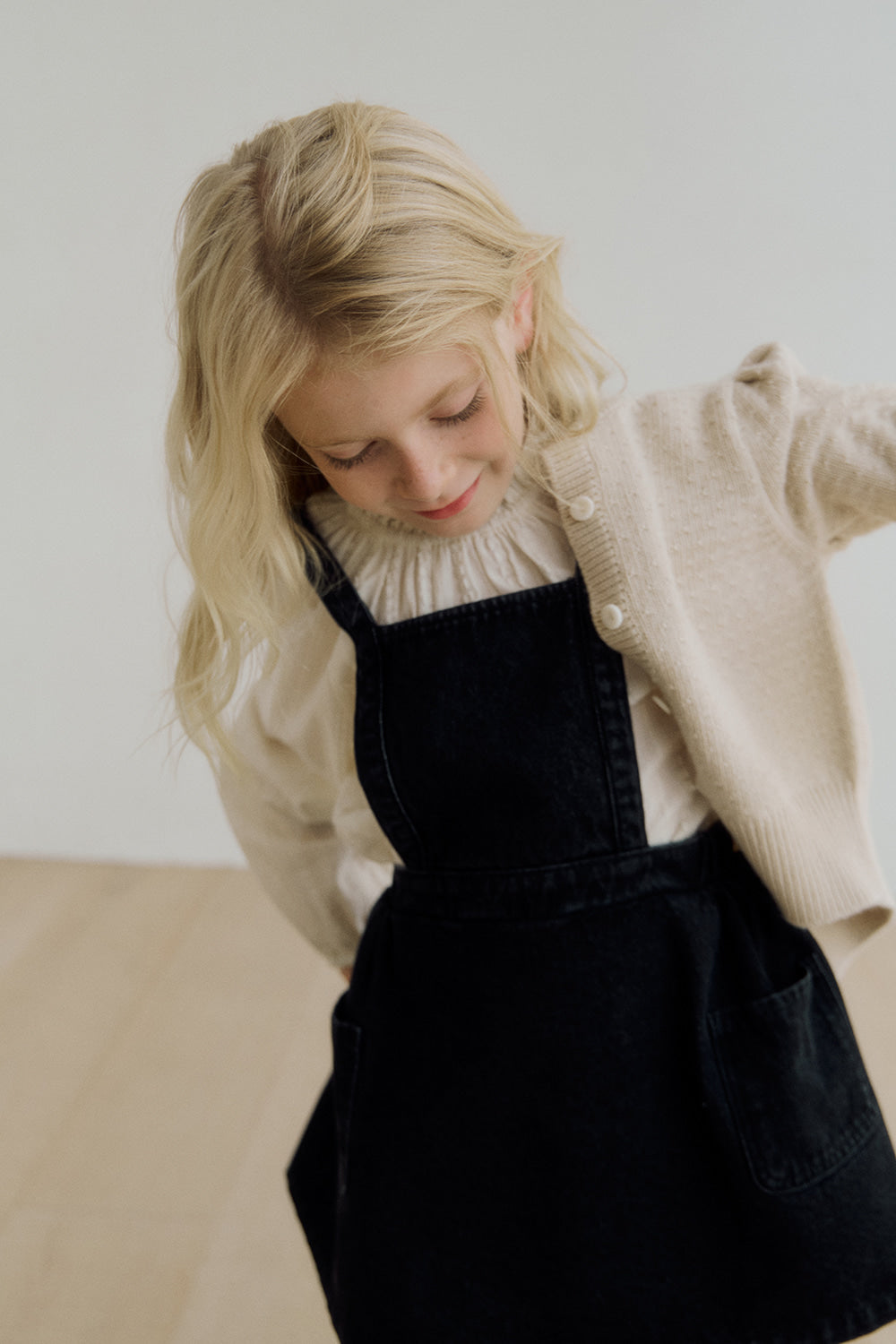 (予約) inné / Lia denim pinafore