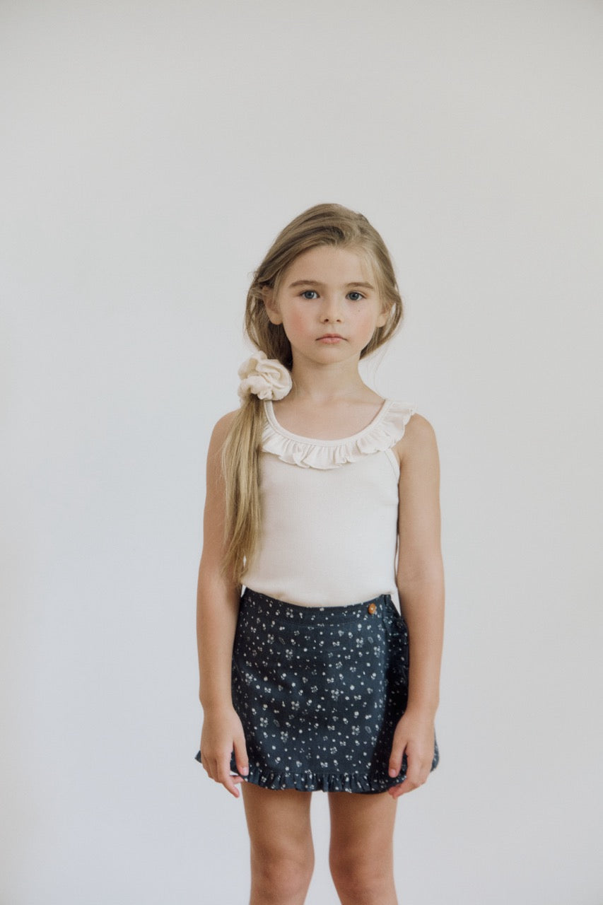 (予約) inné / ruffled sleeveless (born)