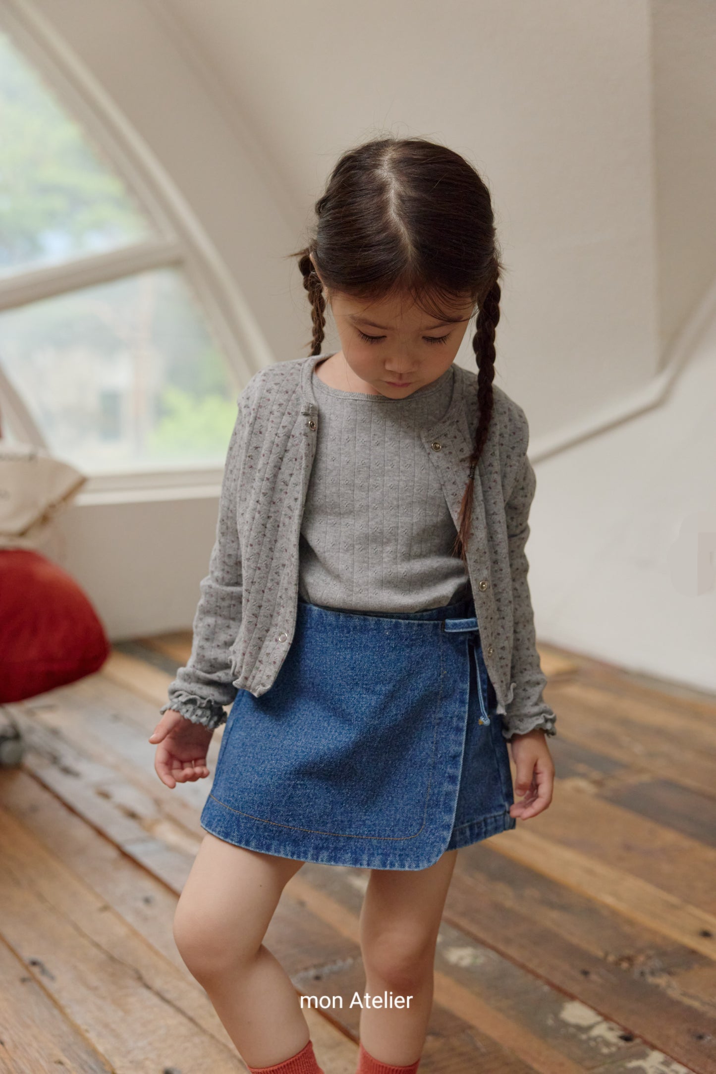 (予約) mon Atelier  /  eyelet cardigan
