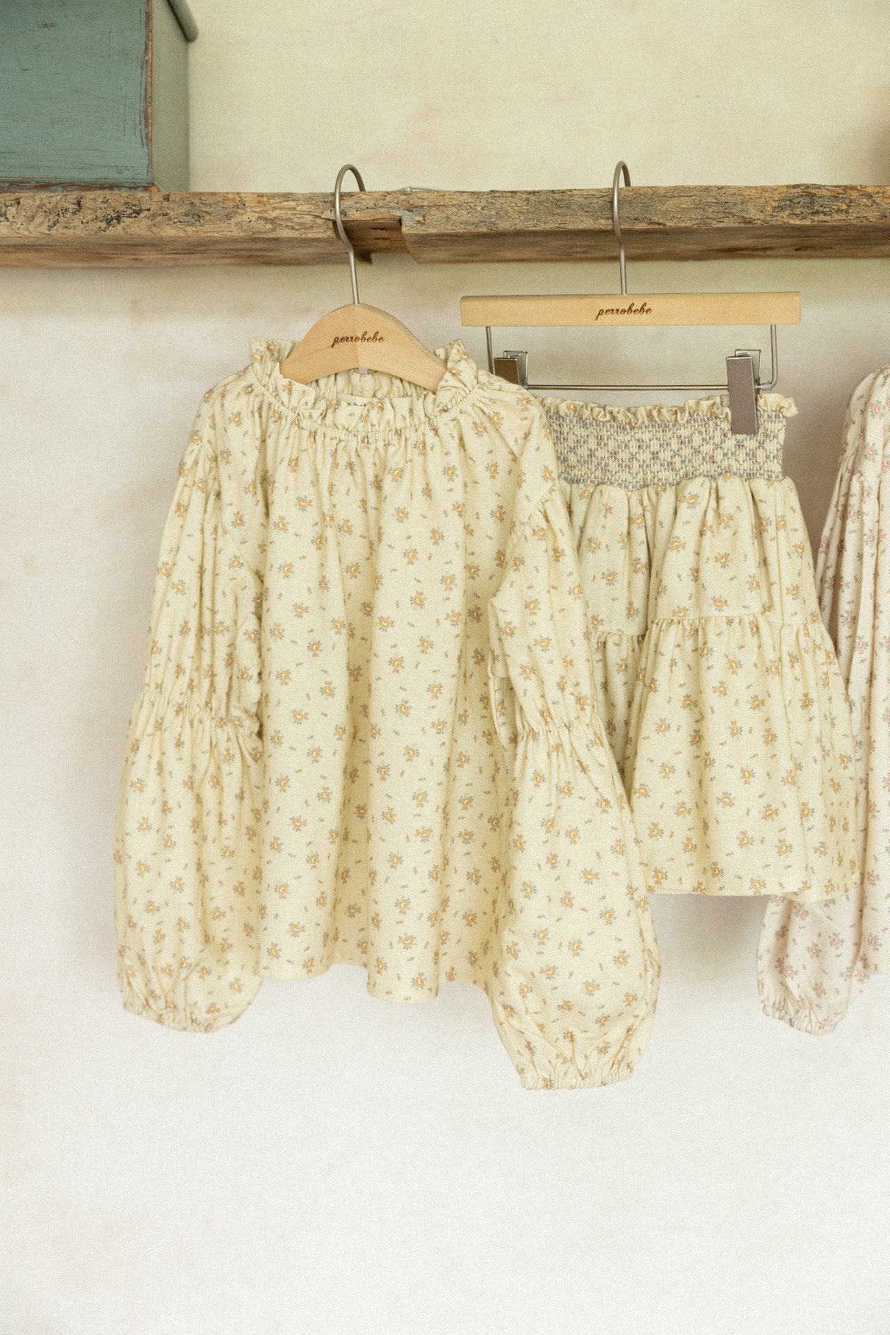 (予約)perro bebe / Ella blouse , skirt - beige
