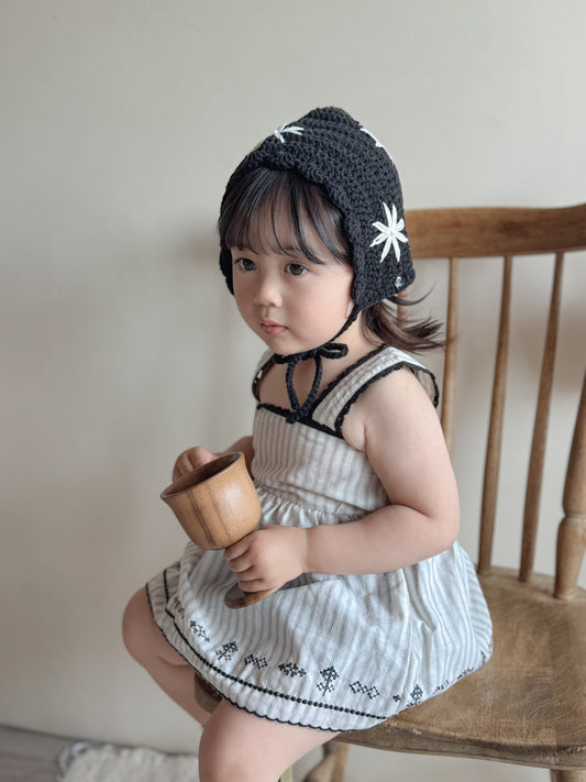 mazukuri / Embroidery bonnet  Black