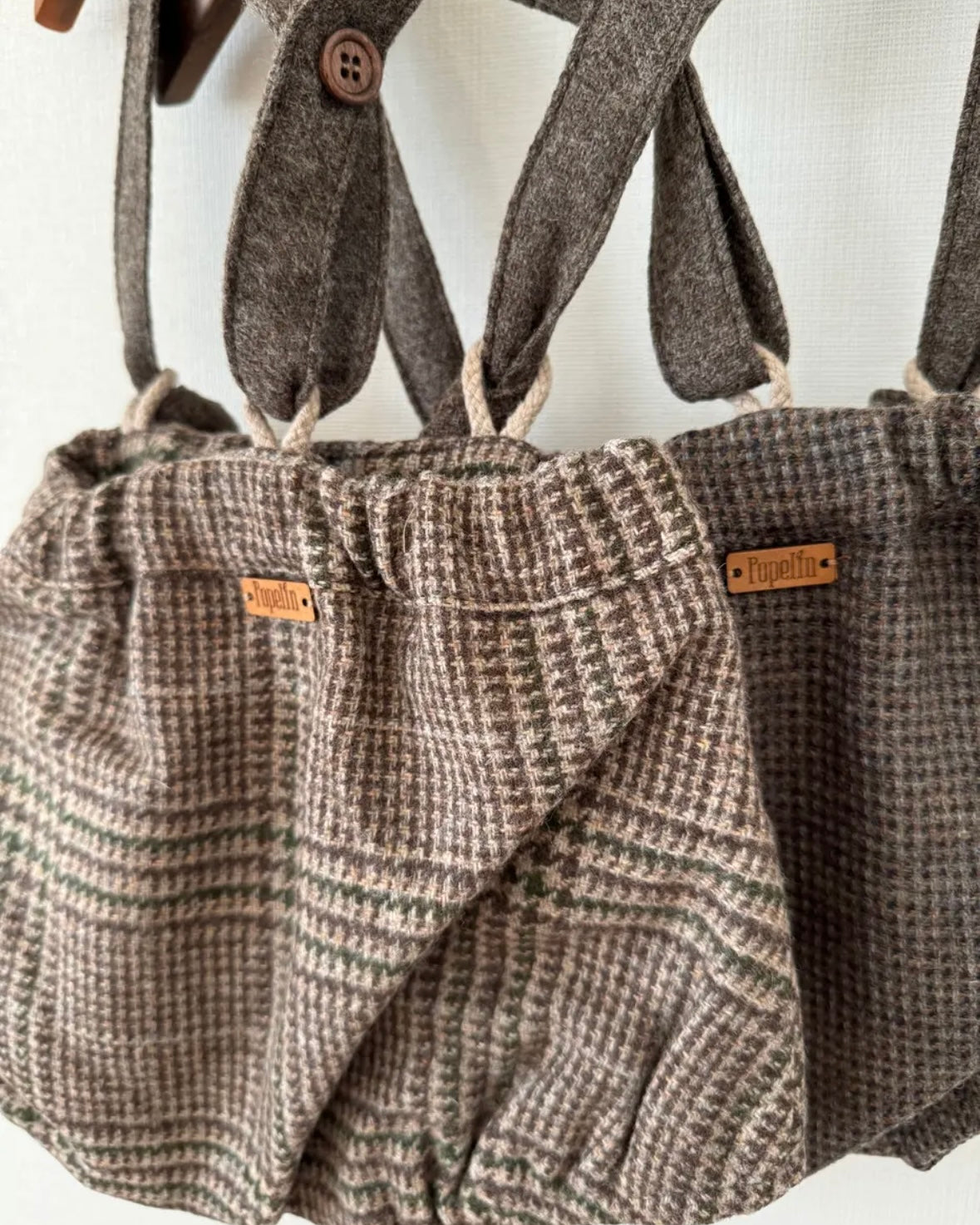 Popelin / Multi-coloured woollen culotte with removable straps and placket