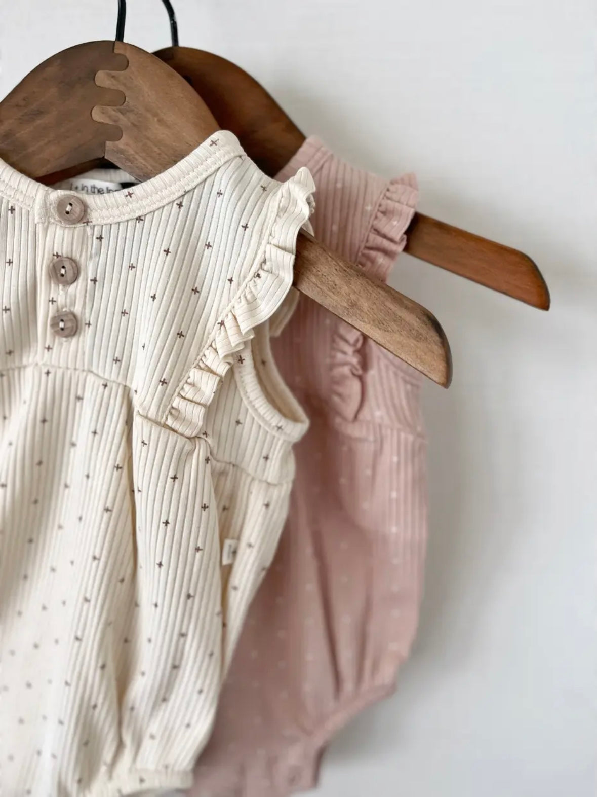 家庭中 1+ 人 / CINNIA NUDE