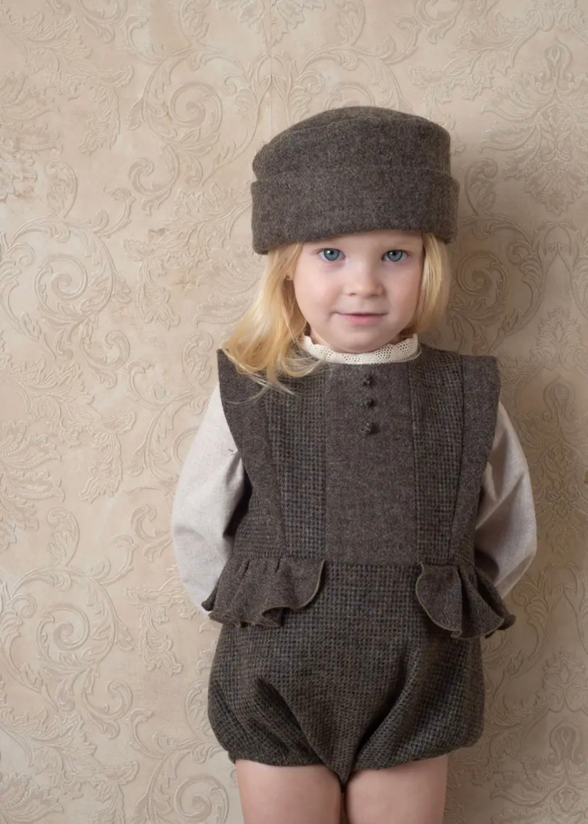 Popelin / Multi-coloured woollen romper suit with frill