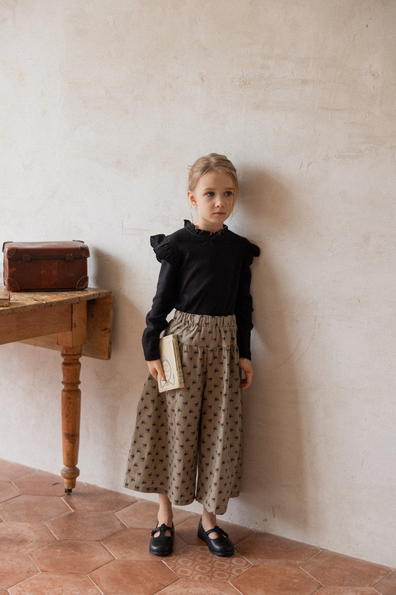 (予約)perro bebe / Laurel T - black