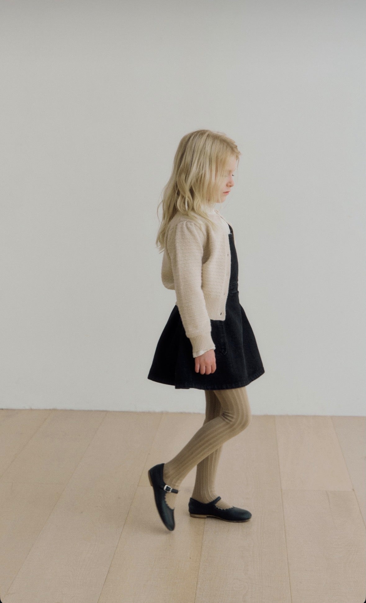 (予約) inné / Lia denim pinafore