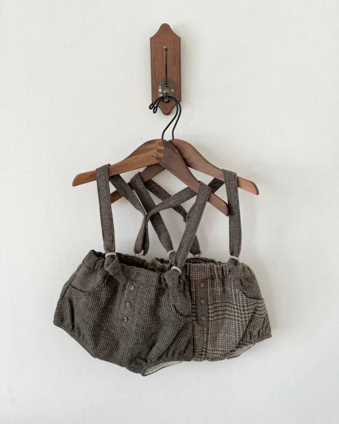 Popelin / Brown plaid woollen culotte with removable straps and placket