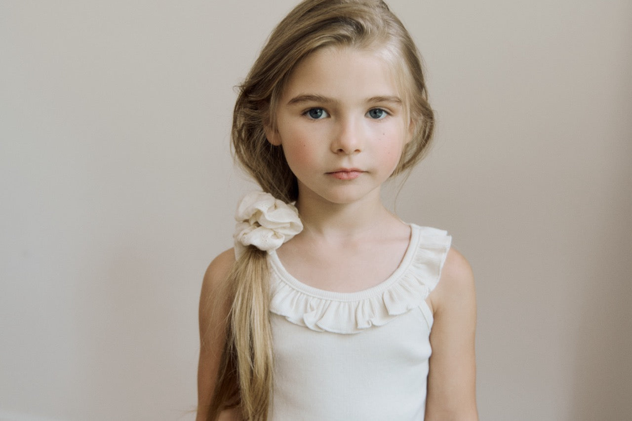(予約) inné / ruffled sleeveless (born)