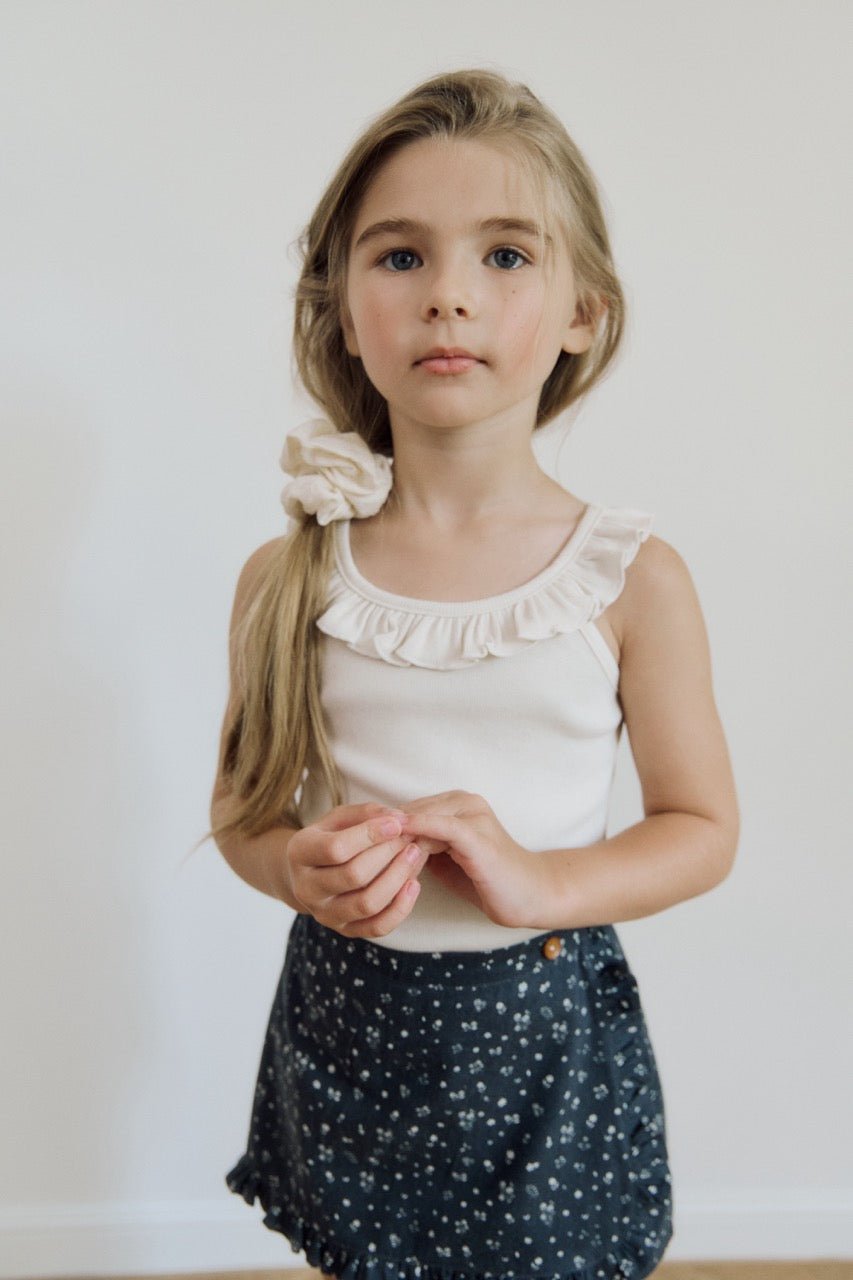 (予約) inné / ruffled sleeveless (born)