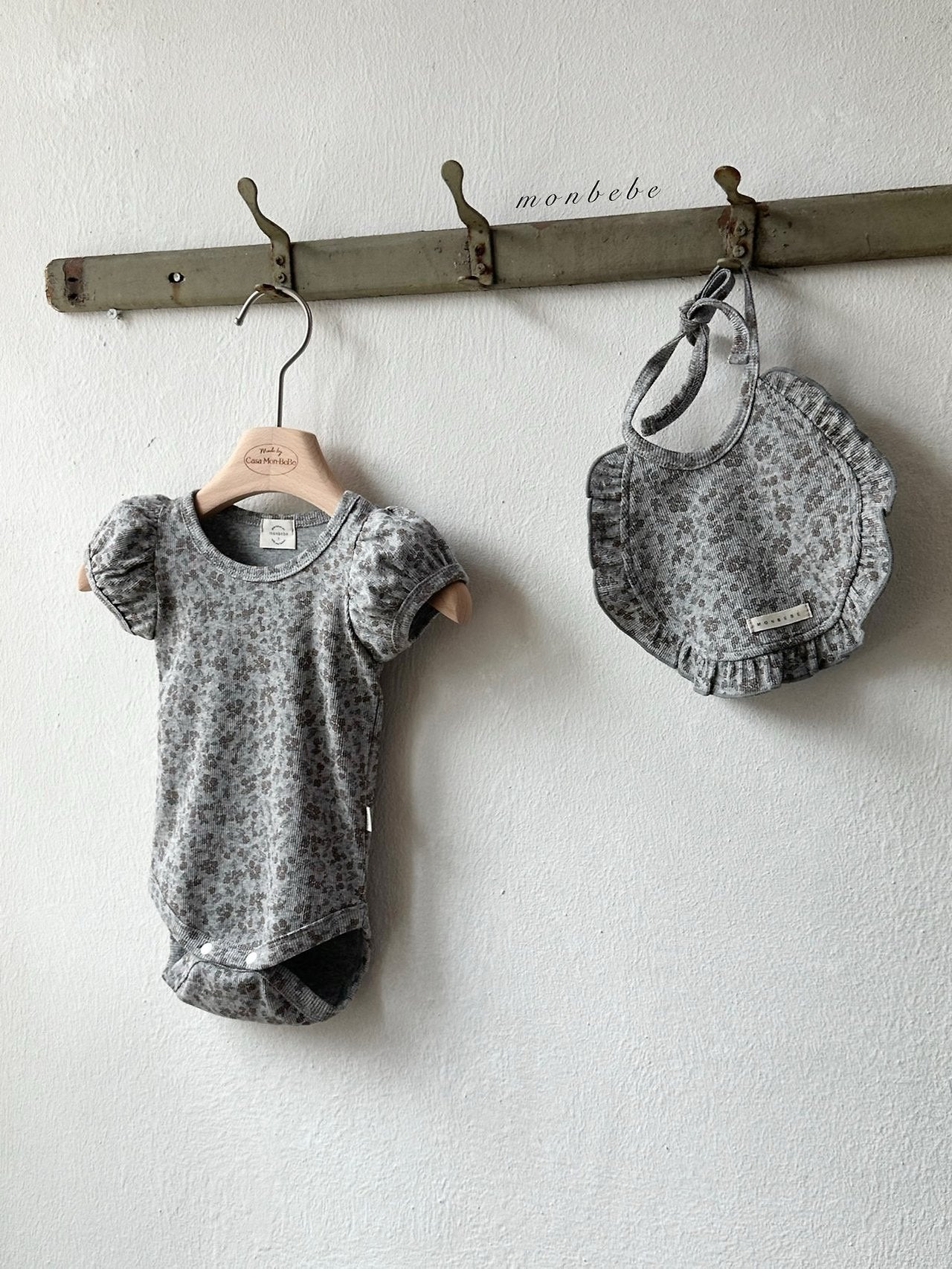 (予約) monbebe  / Puff Flower Suit (with Bib)
