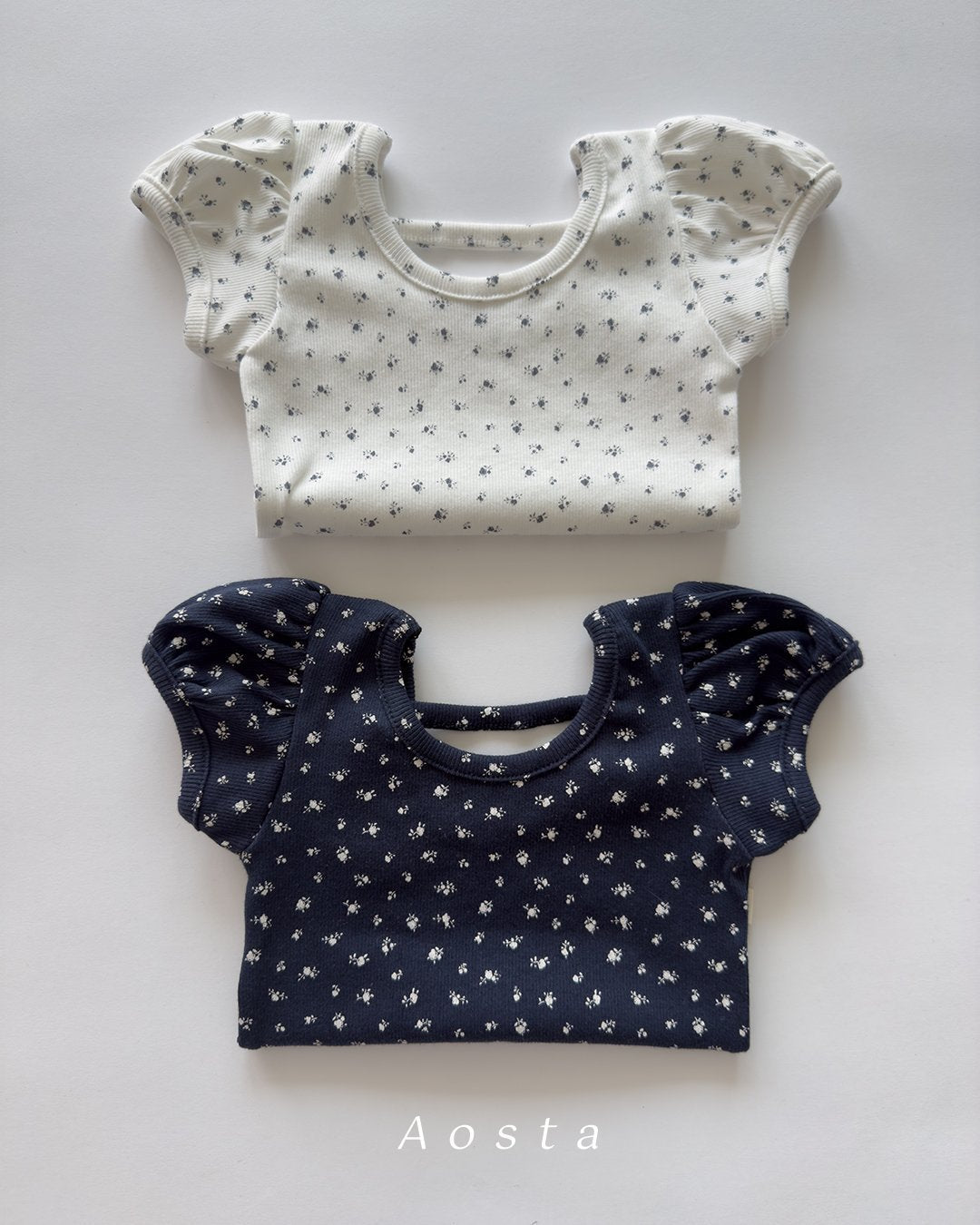 (予約) Aosta / Open Back Puff Blouse