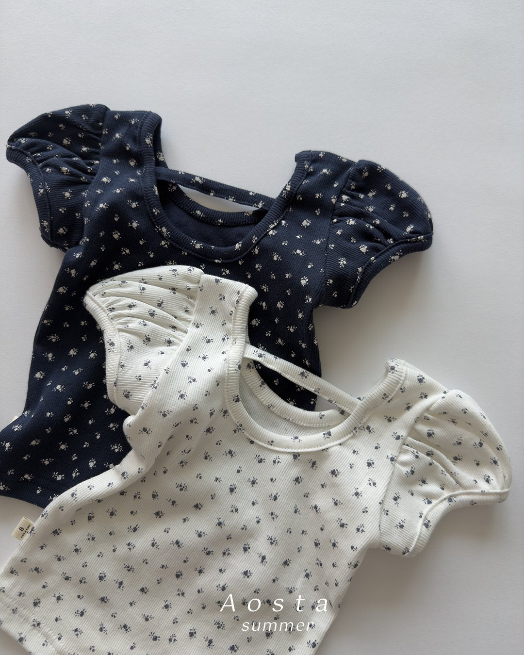 (予約) Aosta / Open Back Puff Blouse