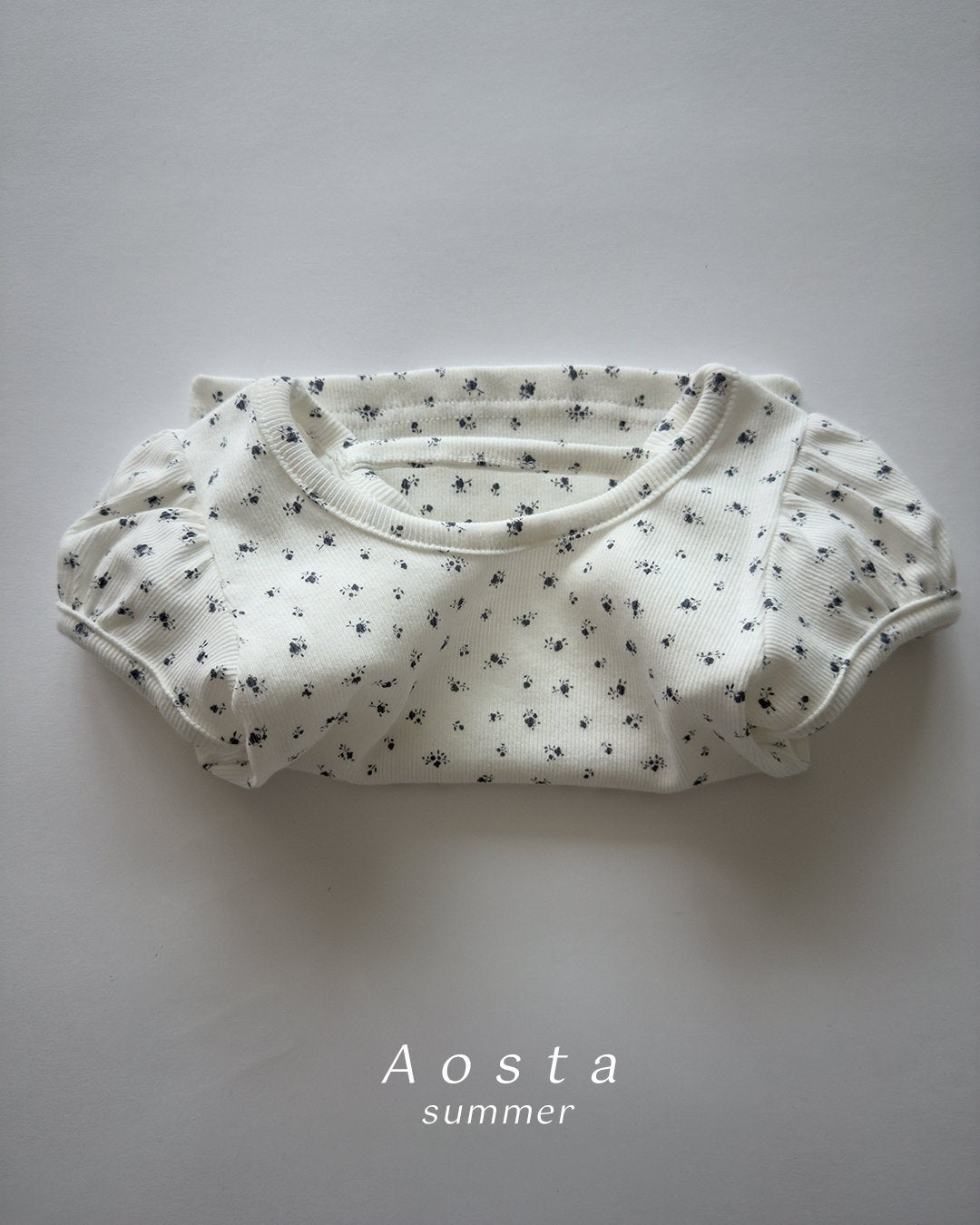 (予約) Aosta / Open Back Puff Blouse