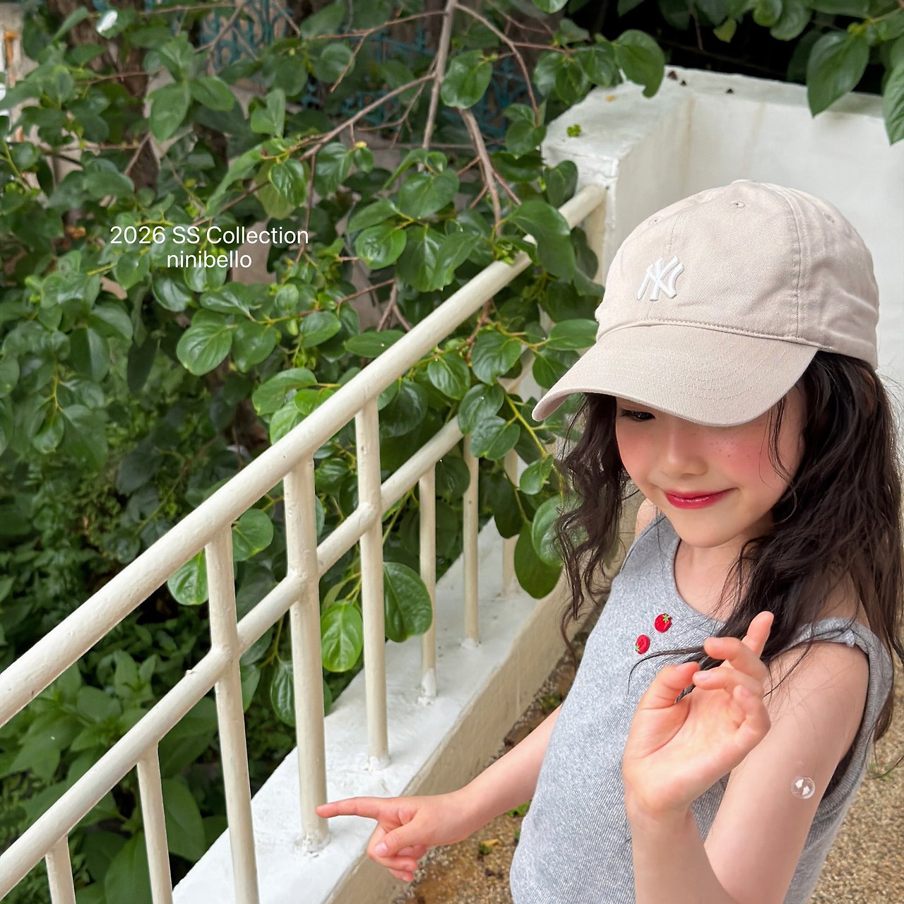 (予約) ninibello  / Tomato Button Sleeveless Top