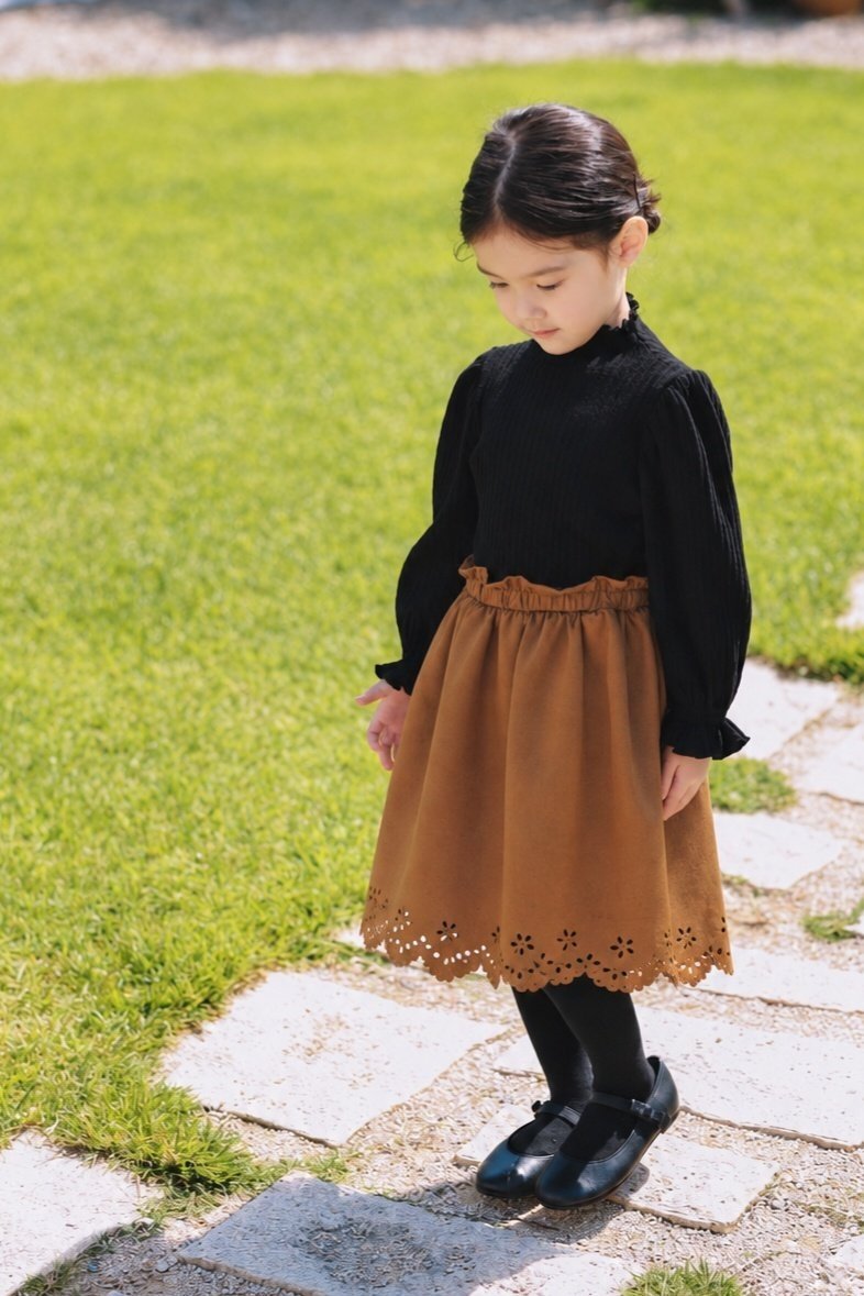 (予約) mon Atelier  /  Suede Laser-Cut Skirt