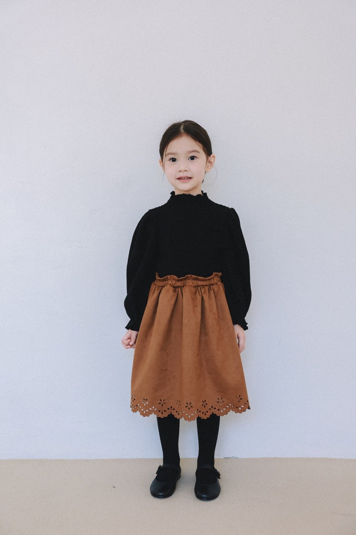 (予約) mon Atelier  /  Suede Laser-Cut Skirt