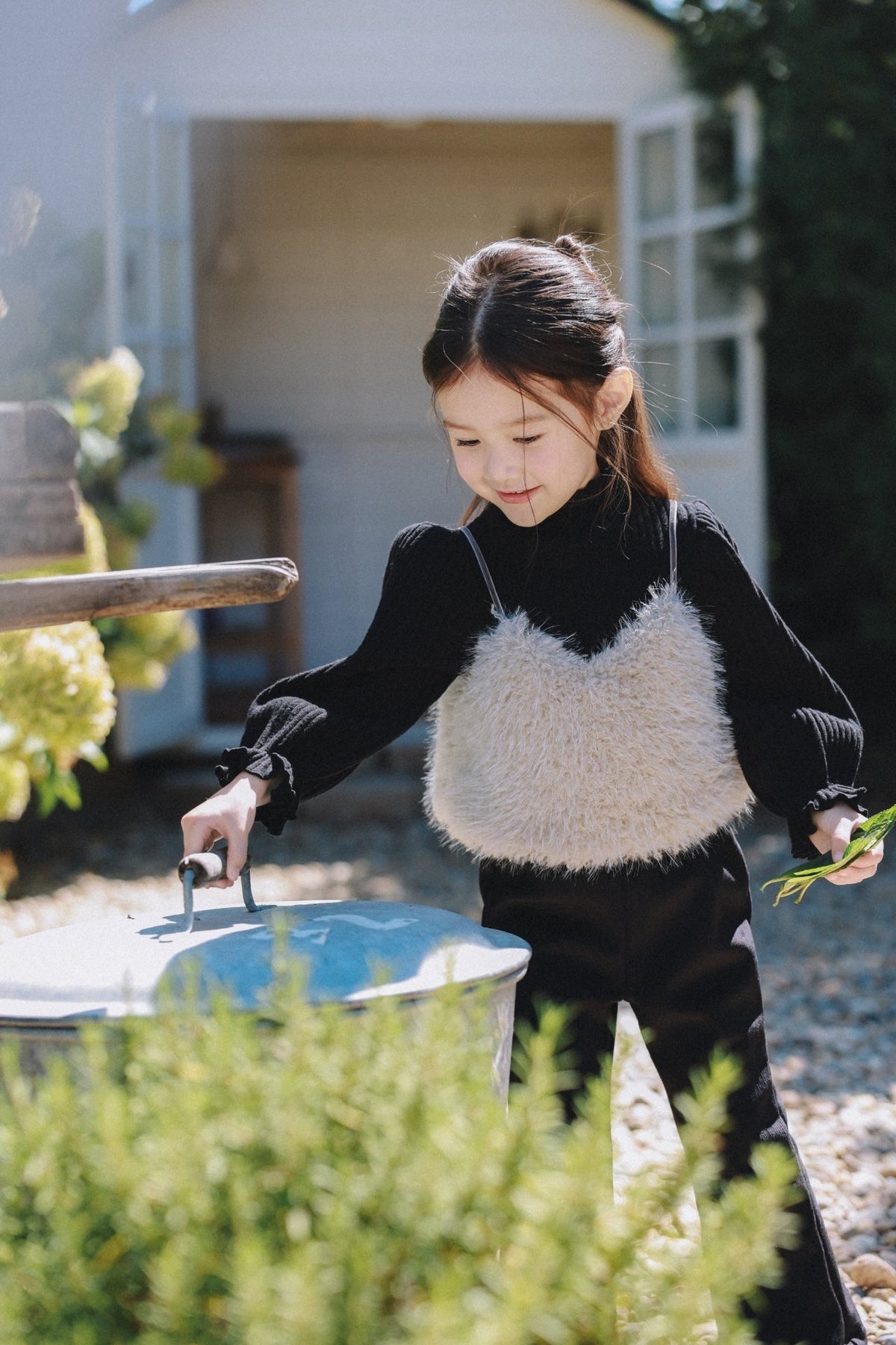 (予約) mon Atelier  /  Fluffy Faux Fur Bustier